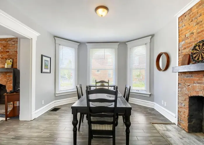 3br Victorian In Old Oaks, Near Village Holiday home