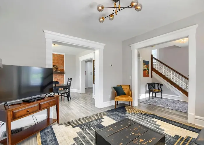 3br Victorian In Old Oaks, Near Village Holiday home