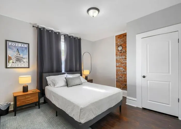 3br Victorian In Old Oaks, Near Village *