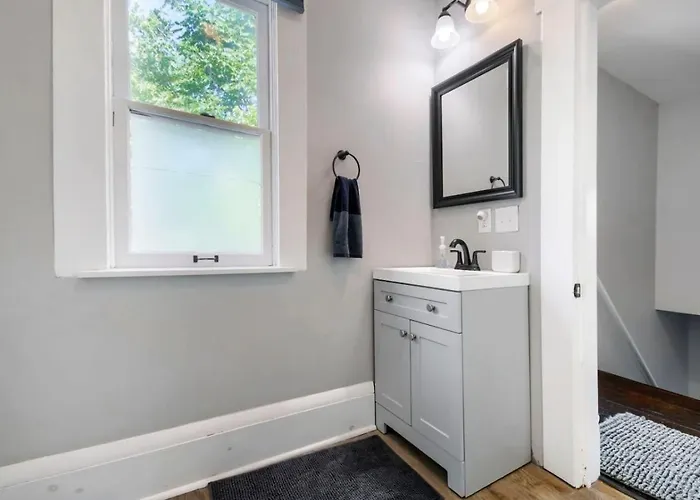 3br Victorian In Old Oaks, Near Village Columbus