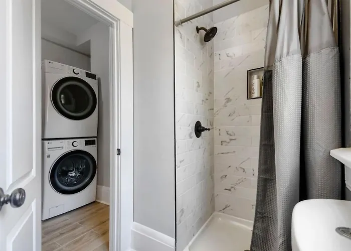 3br Victorian In Old Oaks, Near Village *