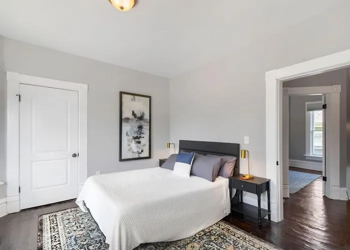 Holiday home 3br Victorian In Old Oaks, Near Village Columbus